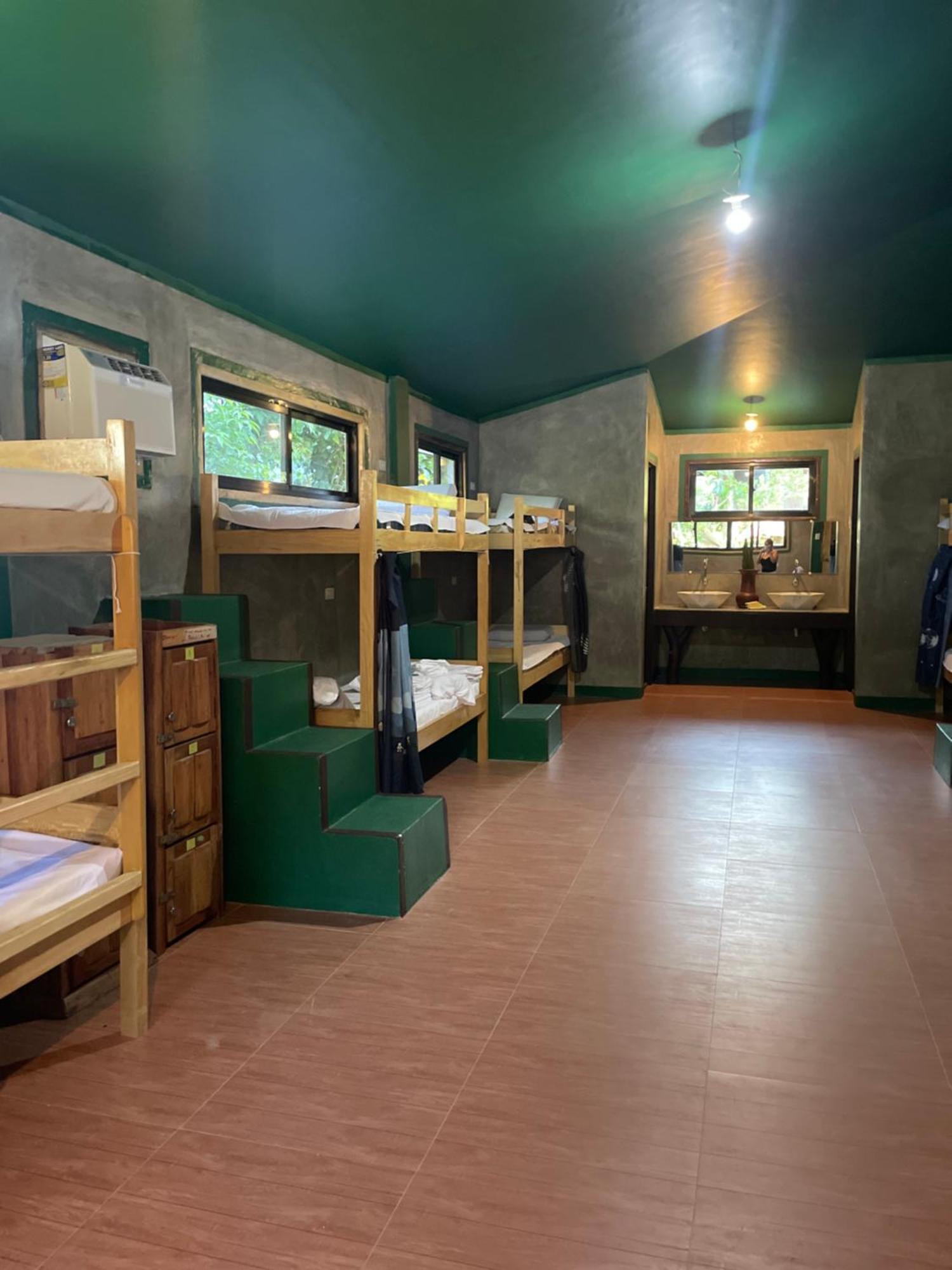 Chelle'S Guesthouse And Backpackers シキホール エクステリア 写真