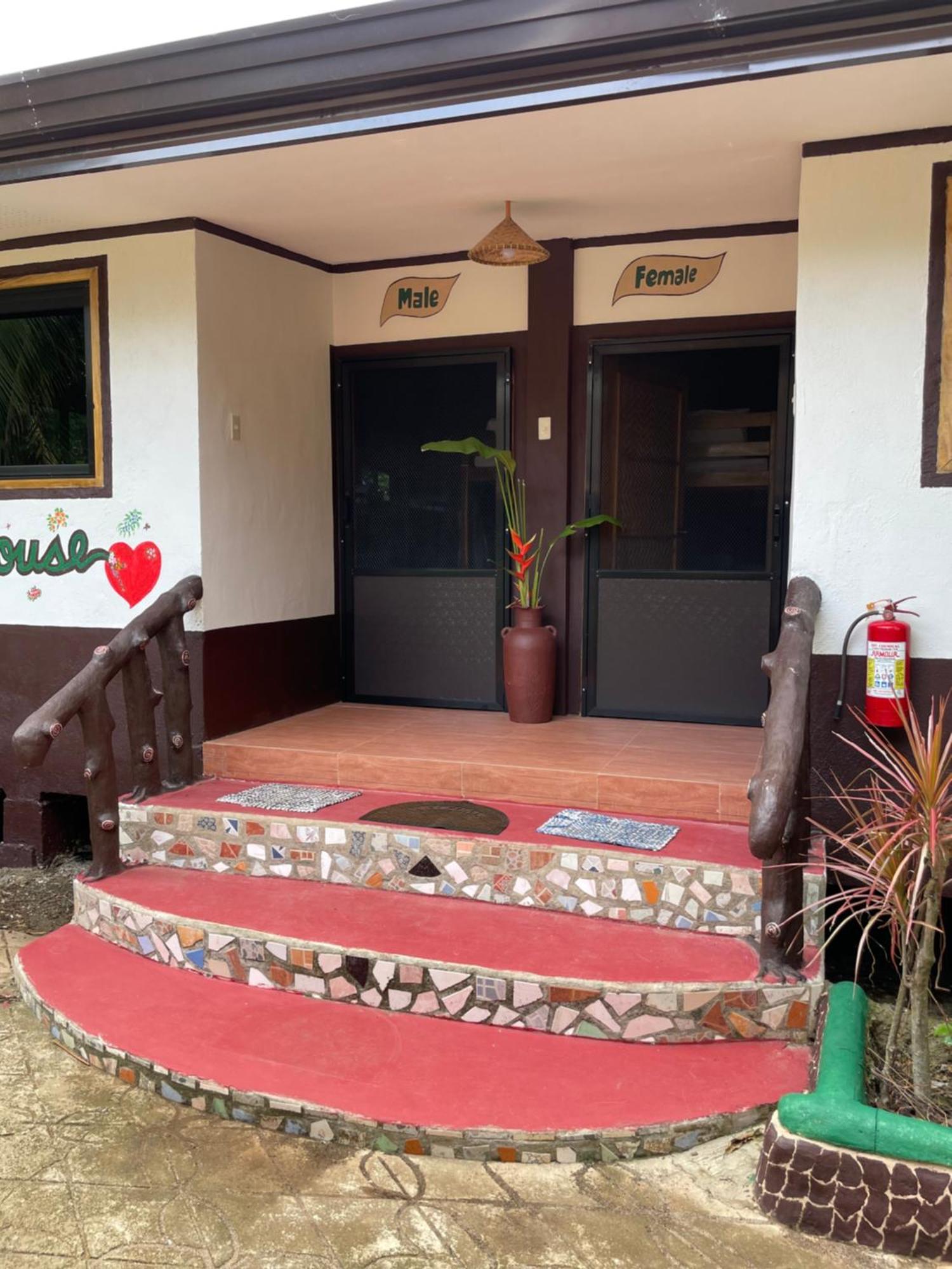 Chelle'S Guesthouse And Backpackers シキホール エクステリア 写真