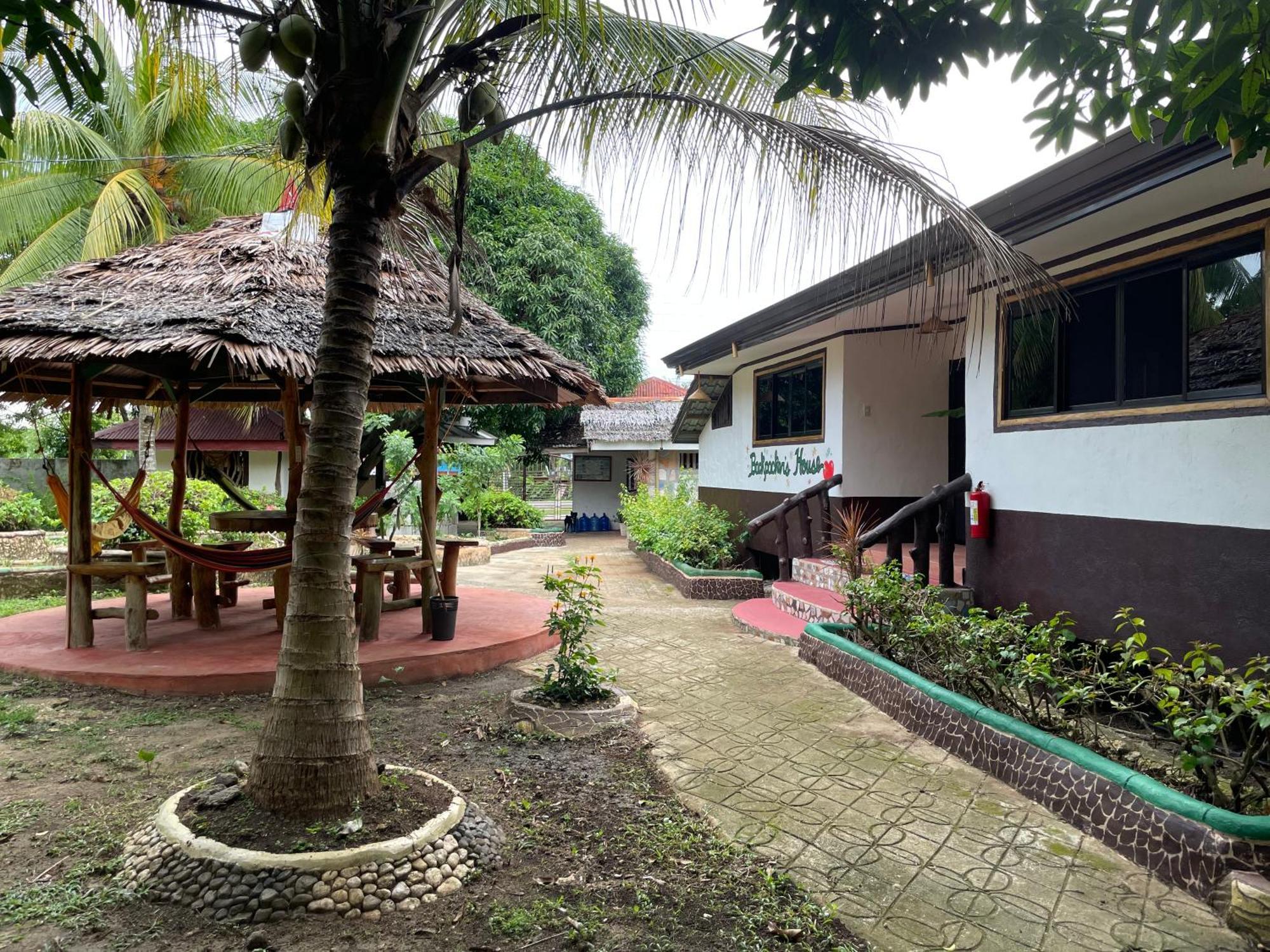 Chelle'S Guesthouse And Backpackers シキホール エクステリア 写真