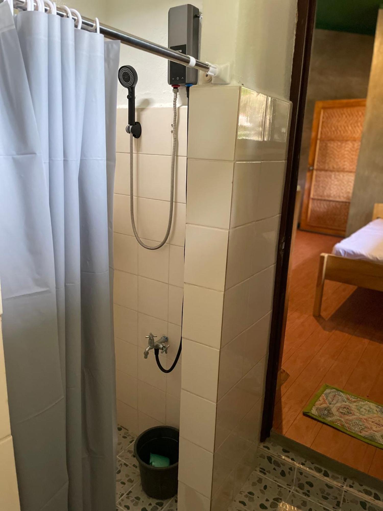 Chelle'S Guesthouse And Backpackers シキホール エクステリア 写真