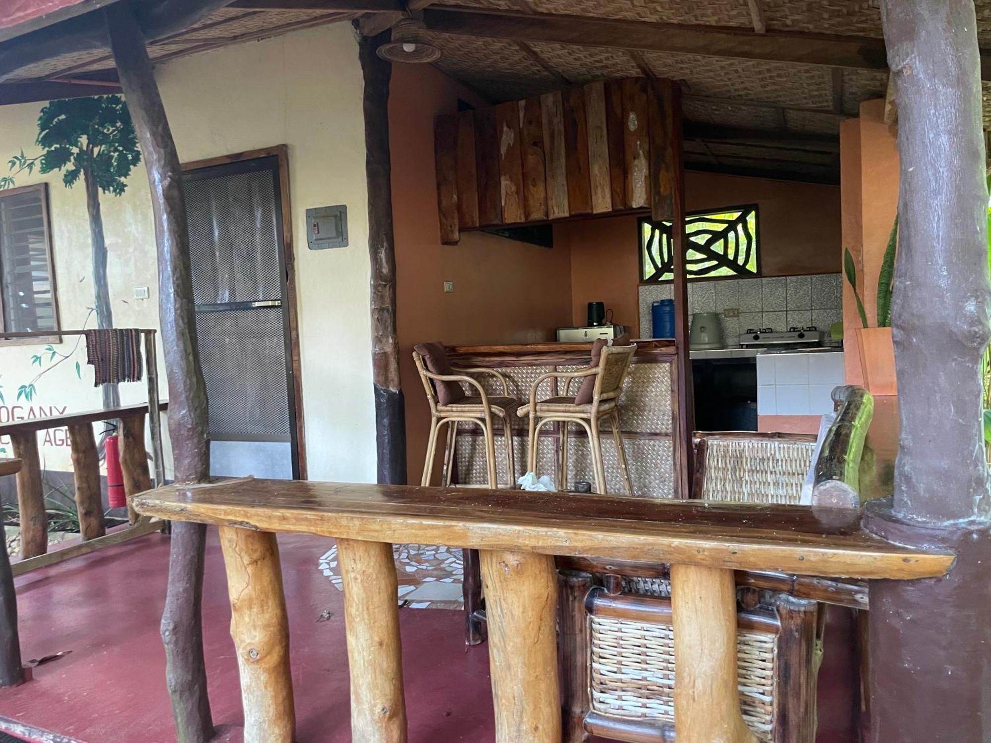 Chelle'S Guesthouse And Backpackers シキホール エクステリア 写真
