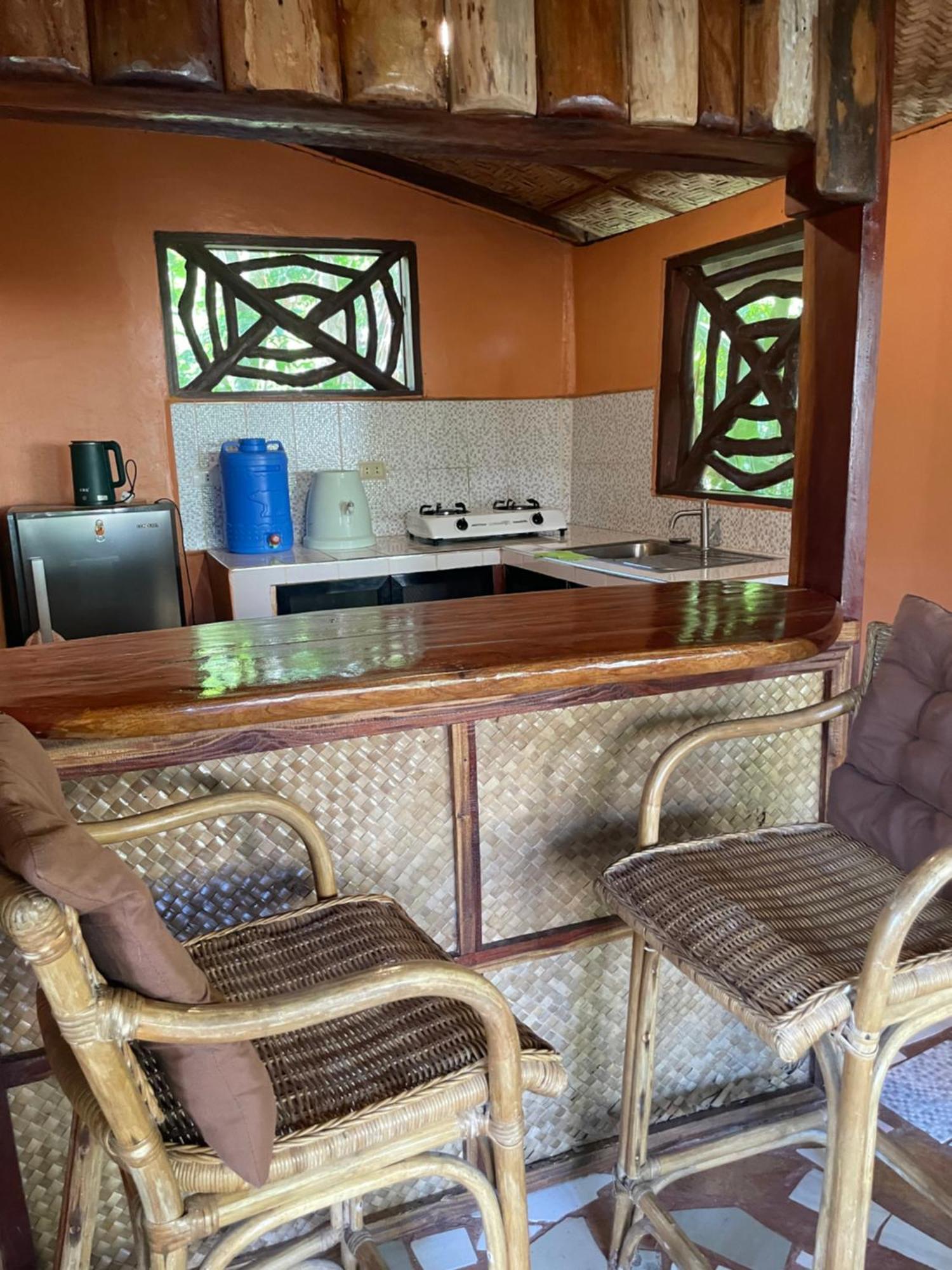Chelle'S Guesthouse And Backpackers シキホール エクステリア 写真