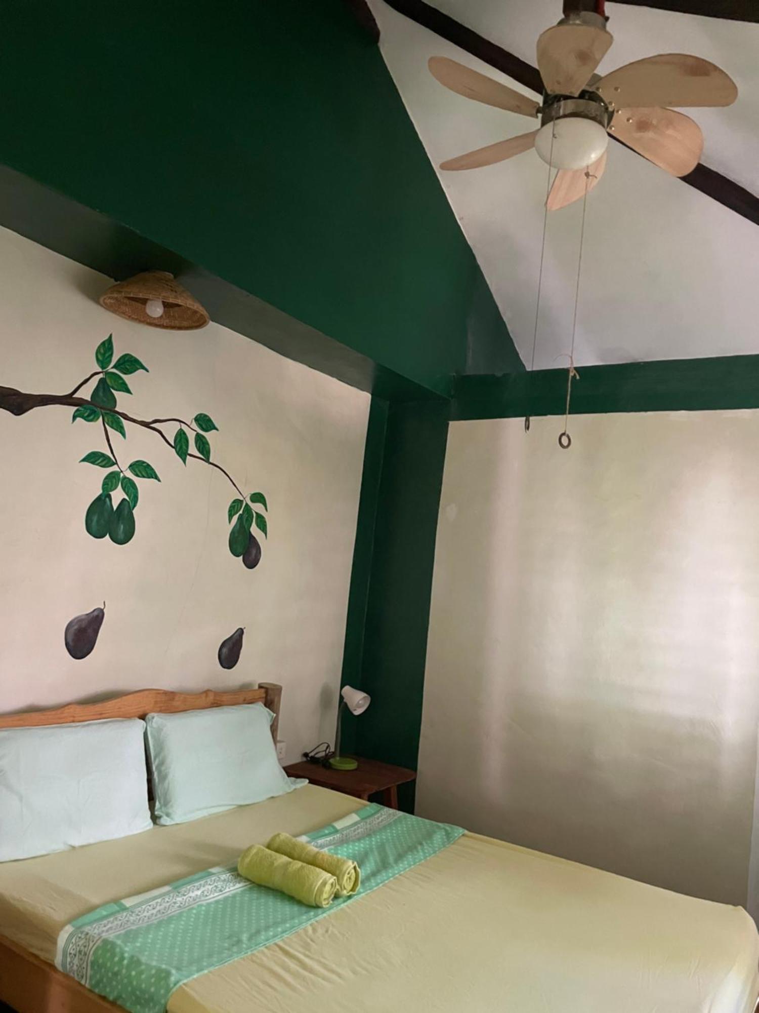 Chelle'S Guesthouse And Backpackers シキホール エクステリア 写真