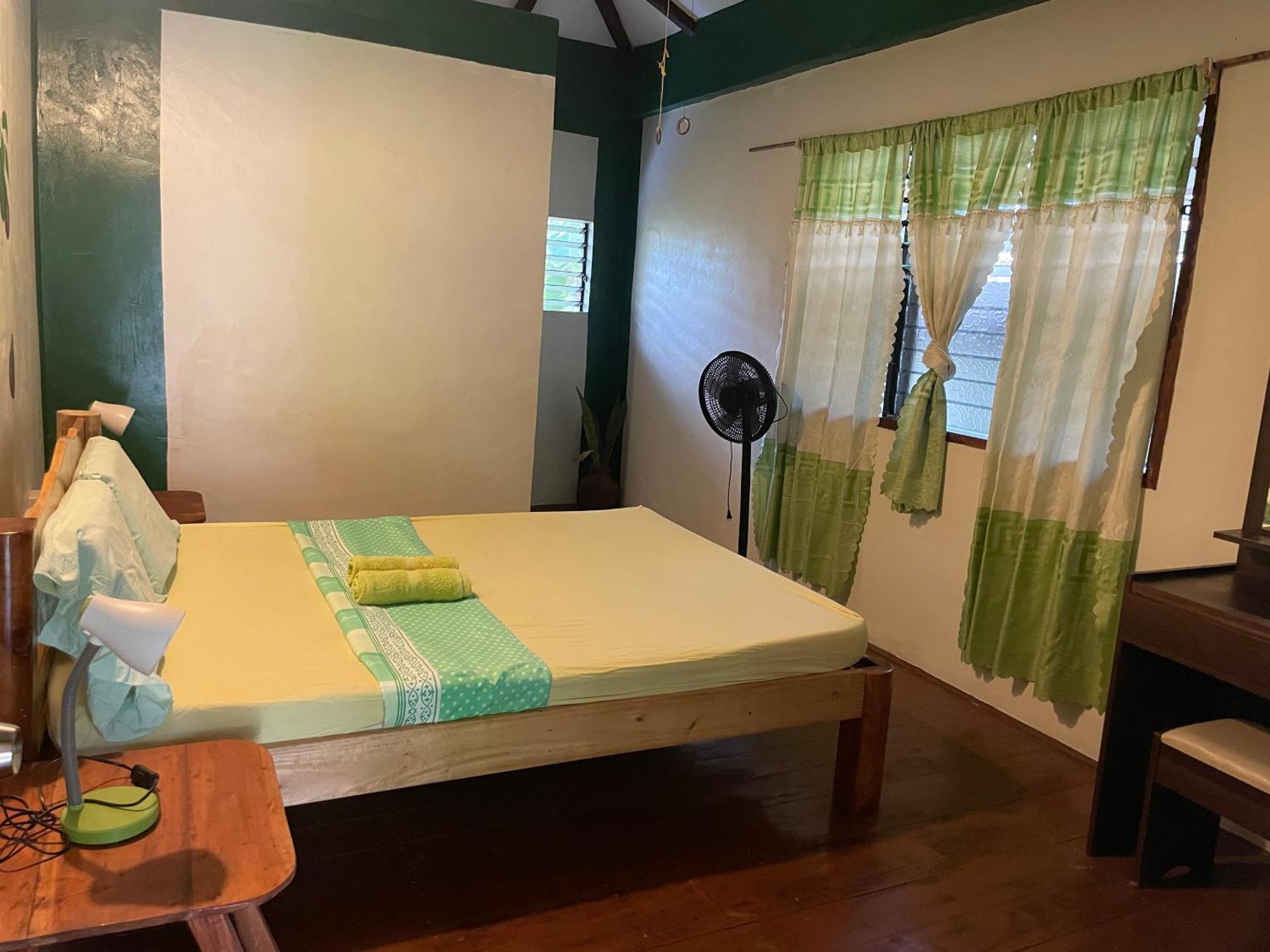 Chelle'S Guesthouse And Backpackers シキホール エクステリア 写真